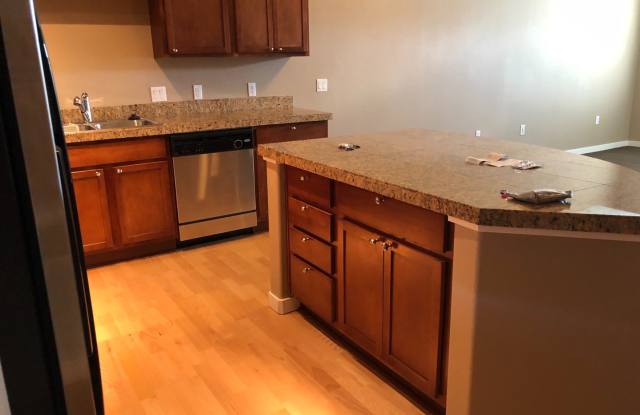 2BD/2BA condo w/ great kitchen, W/D, pool, garage & more! photos photos