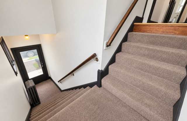 3 Bed/1 Bath on McMillan Directly Across From UC Main Campus Only $795/pp ($2385/mo) Gallery 4