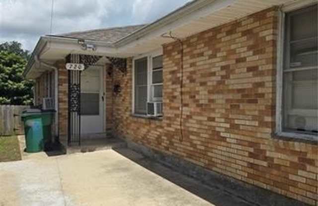 720 OAKLAWN Drive photos photos