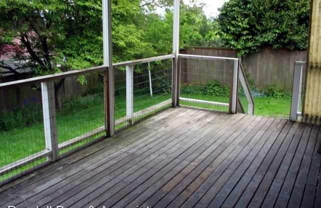 8502 37th Avenue SW Gallery 4