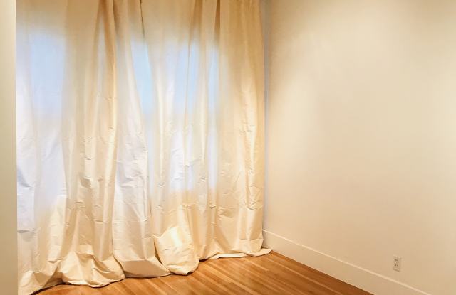 2664 Baker Street Gallery 3