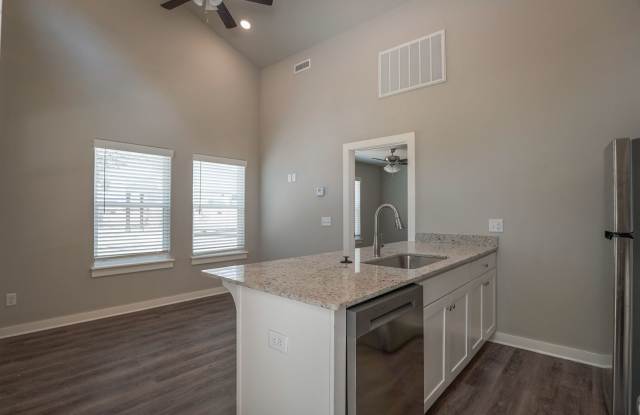 1 Bedroom 1 Bath Cottage in Fayetteville! Gallery 3