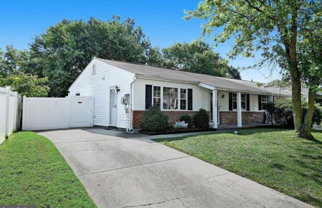 Updated 3 Bed Rancher with Fenced Yard in Pasadena Gallery 3