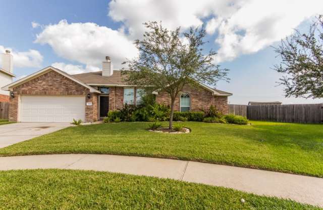 606 Chase More Court - 606 Chase More Court, Bacliff, TX 77518