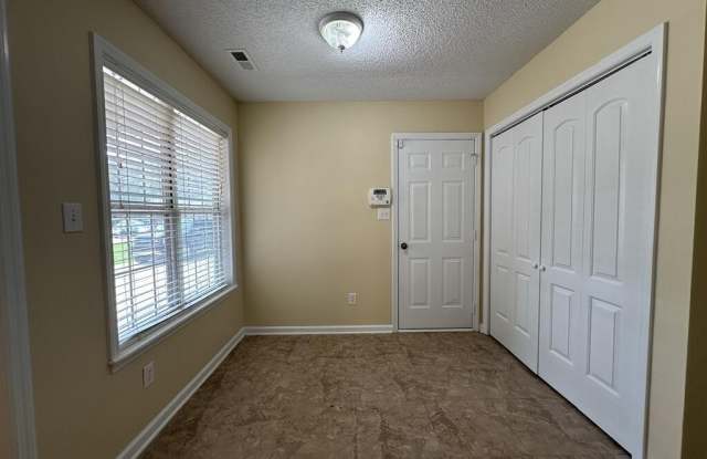 305 Firethorn Lane Gallery 4
