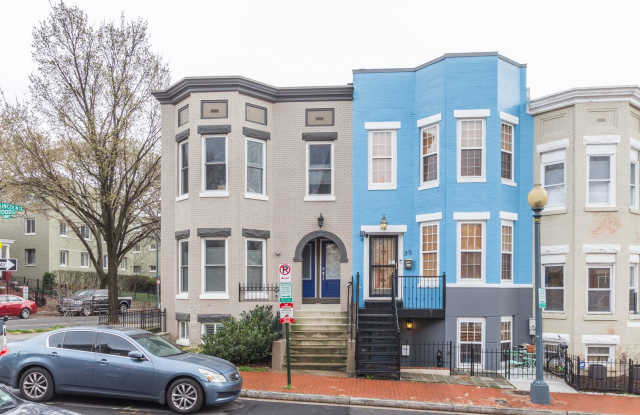 Stunning premium corner Townhome condo in the desirable Eckington neighborhood! photos photos