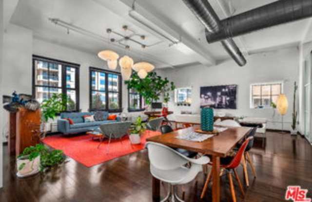 1645 Vine Street Gallery 4