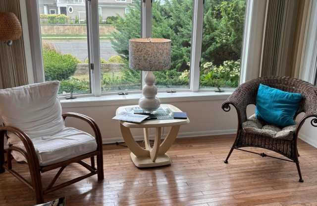 7 Lincoln Avenue Gallery 3