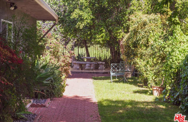 1070 Norumbega Dr photos photos