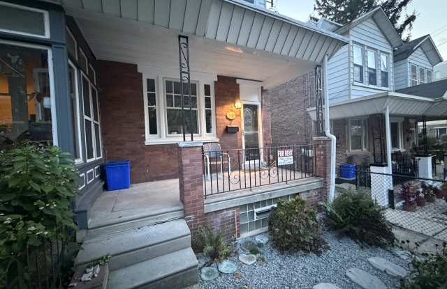 4450 Dexter Street Gallery 1