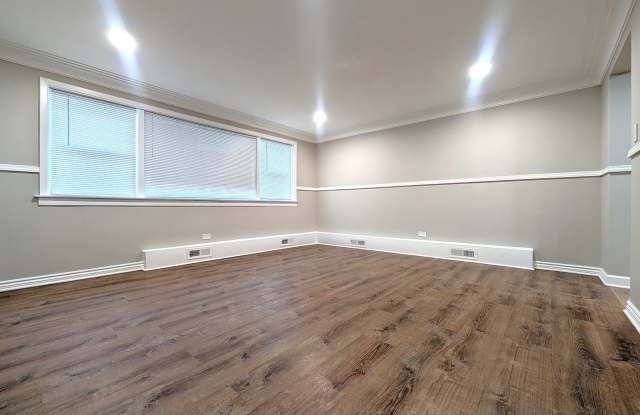 300 S Austin Boulevard Gallery 2