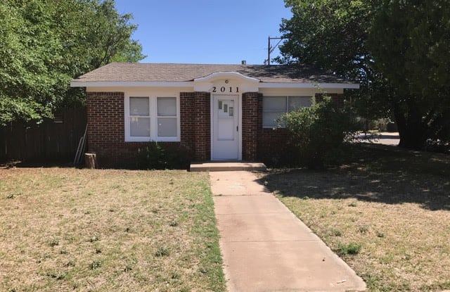 2011 26th St - 2011 26th Street, Lubbock, TX 79411