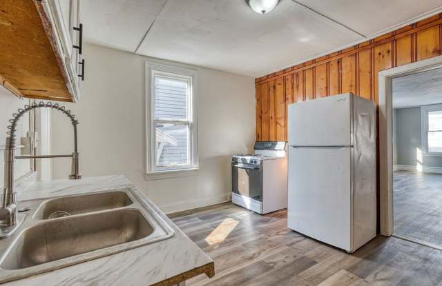 Newly Renovated 4 Bedroom 1 Bathroom Home in Harrisburg Gallery 4