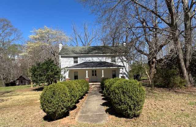 Farmhouse on 5 acres in Northern Greenville County with room for 2 horses and small farm animals! photos photos