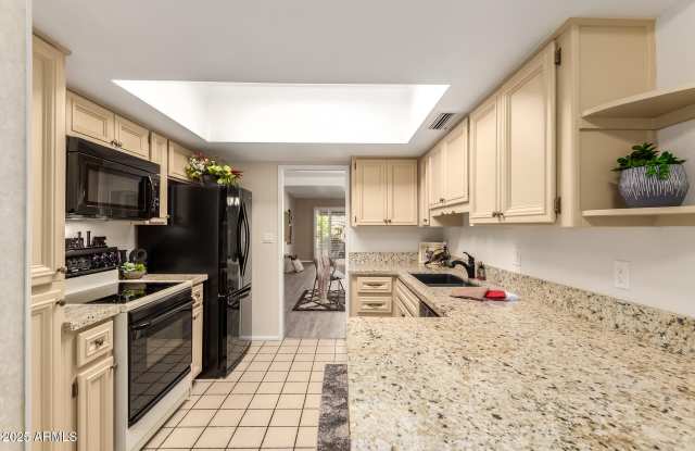 6735 N 16TH Place photos photos