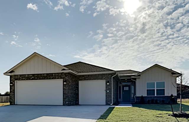 A Nice 3 Bedroom 2.5 Bathroom Custom Home in Yukon Schools (3 Car Garage) photos photos
