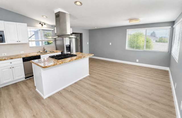 Beautifully Renovated Single-Story Anaheim Home with Private Pool Gallery 4
