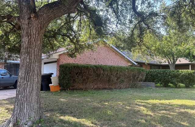 3906 Shallowford Gallery 3