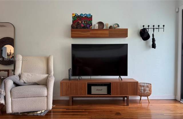 2 NE 44 ST - 2 Northeast 44th Street, Miami, FL 33137