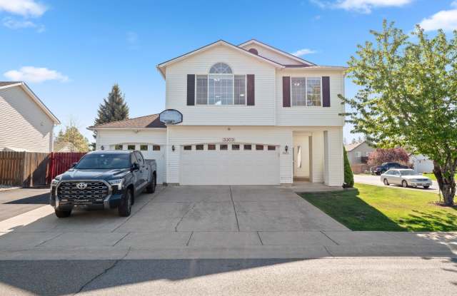 4 bedroom 3 bath home with 3 car garage in Cheney photos photos