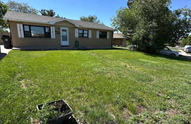 3 BEDROOM, PLUS 2 BONUS ROOMS, 3 BATHROOM SINGLE FAMILY HOME - 1639 Madison Avenue, Cheyenne, WY 82001 3 BEDROOM, PLUS 2 BONUS ROOMS, 3 BATHROOM SINGLE FAMILY HOME - 1639 Madison Avenue, Cheyenne, WY 82001