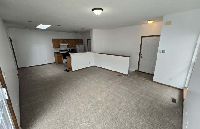 748 West Belmont Avenue Gallery 3
