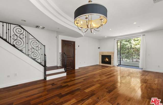 744 N Alfred St unit: 104 photos photos