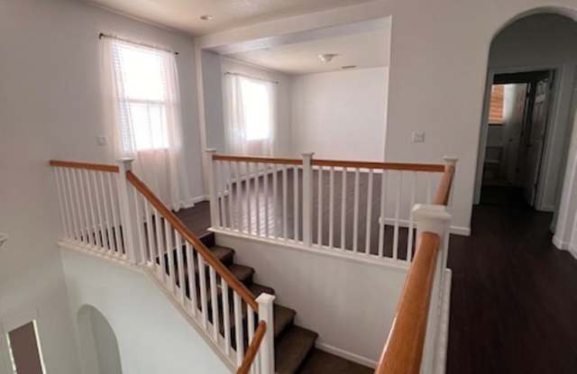 Available right away!  5 Bedrooms and 4 full Bathrooms Gallery 4