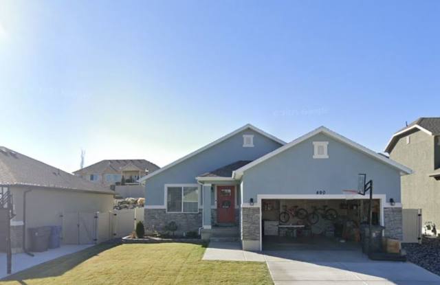 Spacious 5-Bedroom Home with Finished Basement & Two-Car Garage photos photos Spacious 5-Bedroom Home with Finished Basement & Two-Car Garage photos photos
