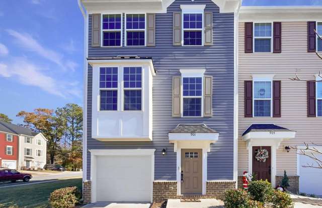 3-Story End Unit Townhome with 3 Beds, 3 Baths in Prime Fuquay-Varina Location – Arnold Place Drive photos photos