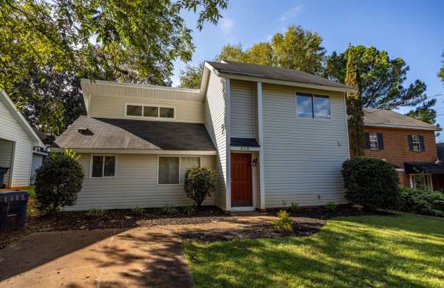 Coming Soon! Spacious 3 Bedroom 2 Bath! photos photos