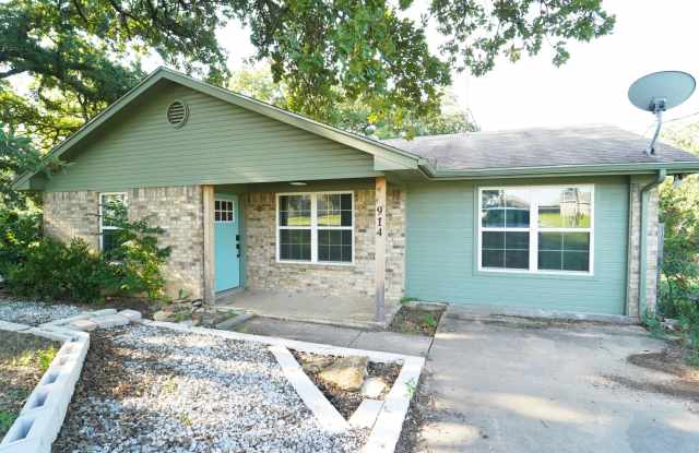 COMING SOON FOR LEASE! Charming 4 Bedroom, 2 Bath Home in Springtown Close To The Elementary! photos photos