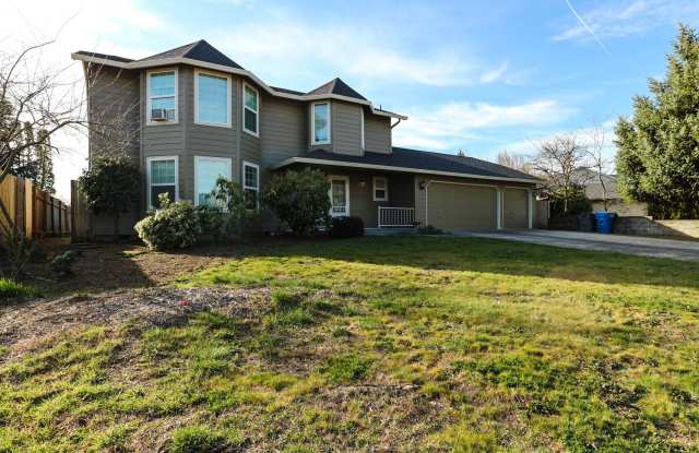 Spacious 4 Bedroom near Mountain View High! Gallery 1