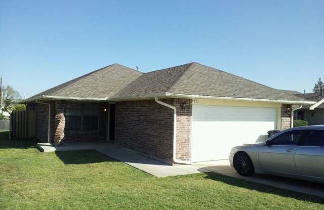 3 BED 2 BATH 2 CAR GARAGE HOME- NW OKC - 637 Northwest 109th Street, Oklahoma City, OK 73114