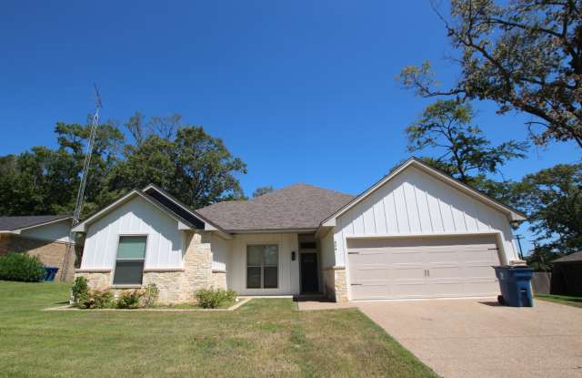 Beautiful 4 Bedroom Home Coming Soon in Bullard! photos photos