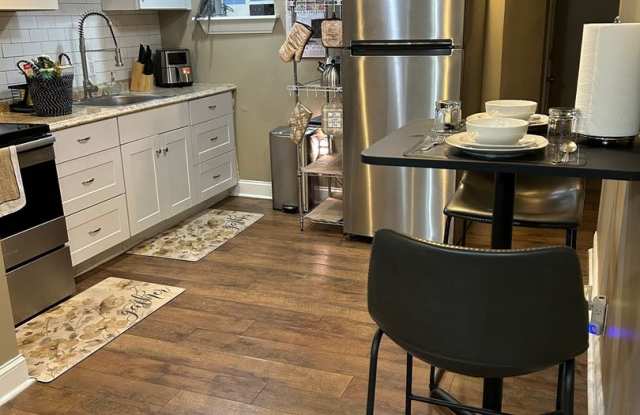 Charming furnished 2br 2nd Floor Apartment in Wilmington photos photos