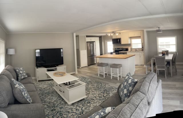 39248 U.s. 19 - 39248 US Highway 19 N, Tarpon Springs, FL 34689
