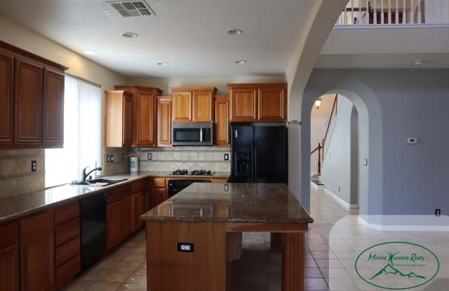 Apply Now! 4 bd 3bath 2,676 sq. ft. Gallery 4