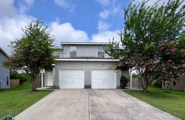 Beautiful Two Story Duplex Near Randolph AFB and FT SAM Houston! photos photos