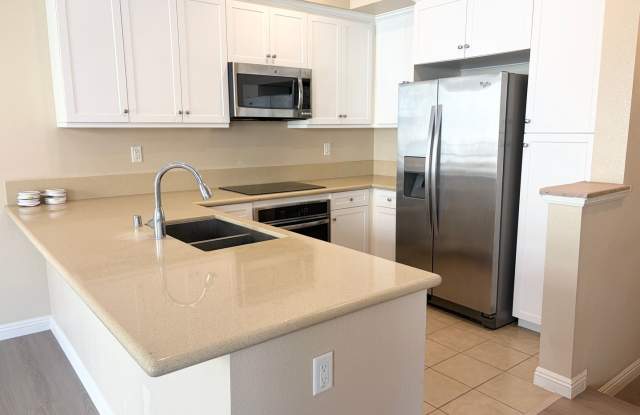 Stylish 3-Story Townhome with Balcony & Open-Concept Living Gallery 4