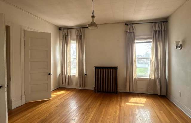 51 West 21st Street - 2 photos photos