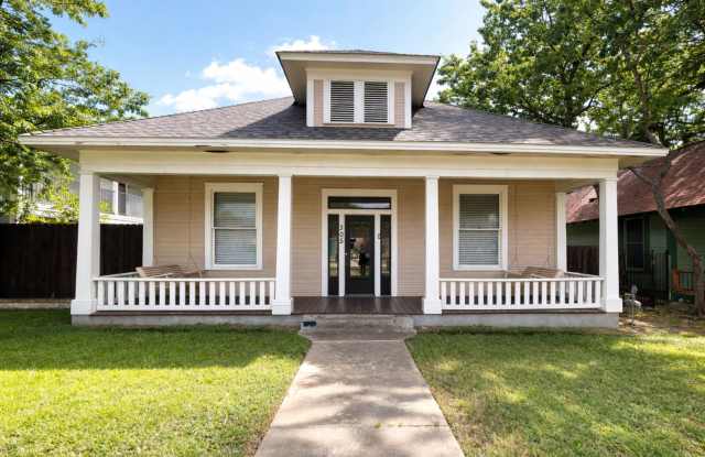 305 W 38th St, Austin - Great 4X2 Home Close to UT Campus photos photos