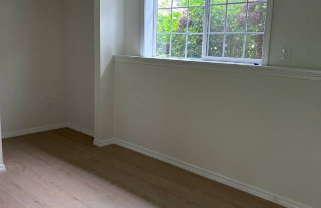 Beautifully Updated Fairwood Cul-de-Sac Home – Fresh Paint Throughout! Gallery 4