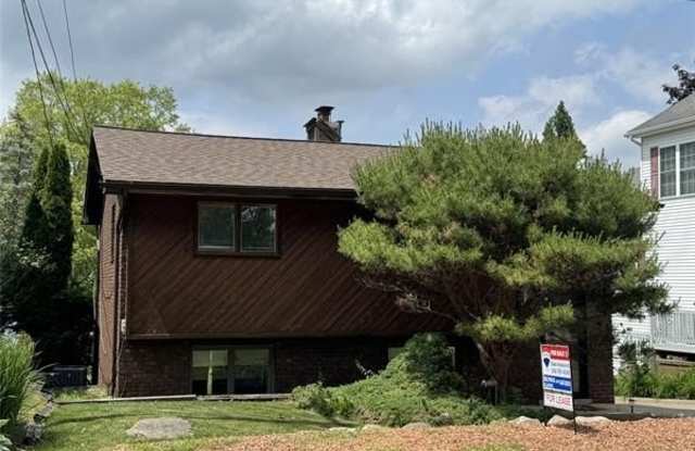 1508 LAKEVIEW Drive Gallery 4