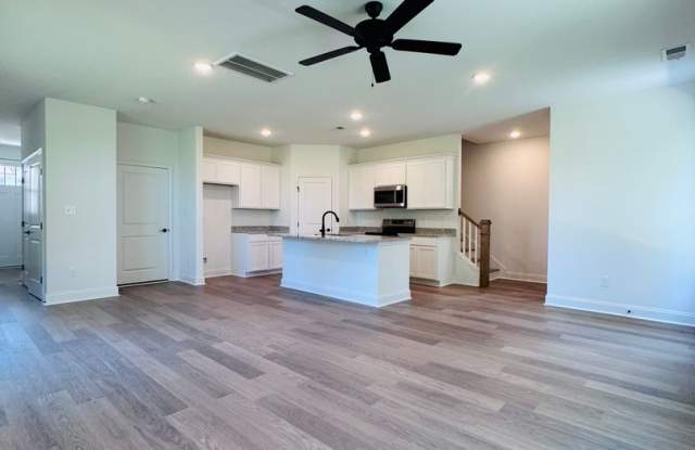 ONE-MONTH FREE RENT Move-Incentitive!!! 3bd Marigold floorpan in Bennett Village Gallery 4