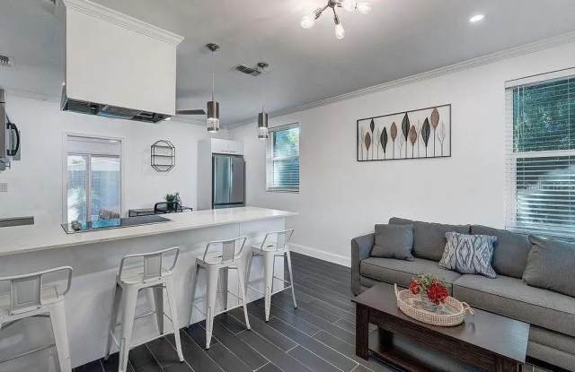 2608 W SWANN AVENUE - 2608 West Swann Avenue, Tampa, FL 33609