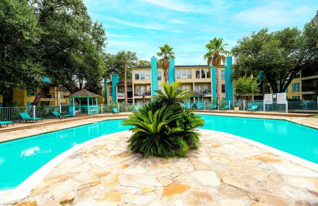 La Esencia photos photos