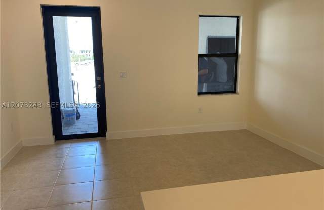 7915 NW 104th Ave Gallery 1