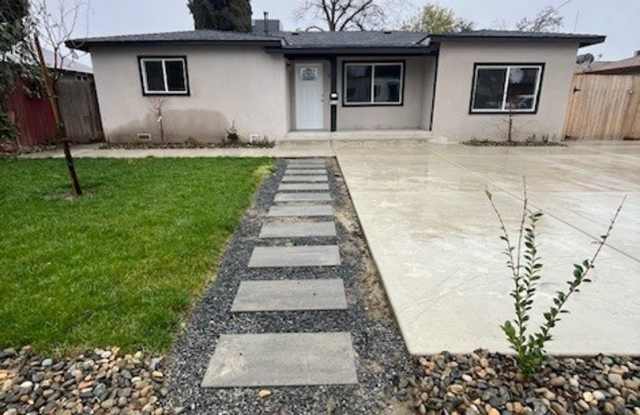 916 N. Mooney Blvd. photos photos