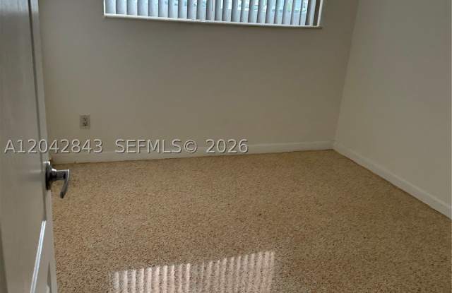 7931 SW 13th Ter Gallery 4